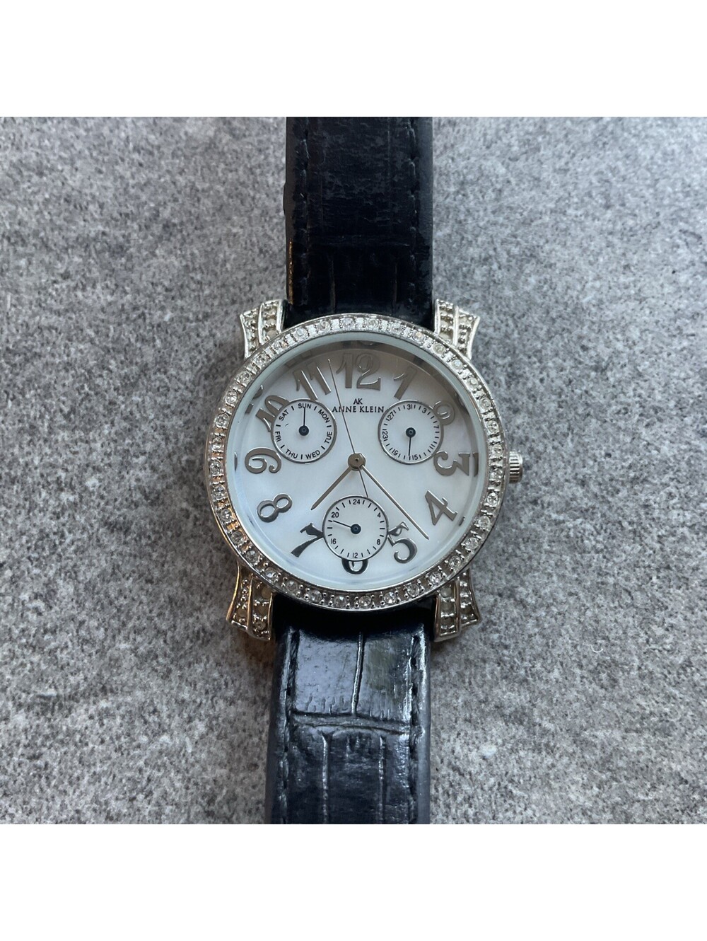 Beautiful Anne Klein Womens Watch 32mm Silver Tone Case Crystal Accent Bezel B-Y